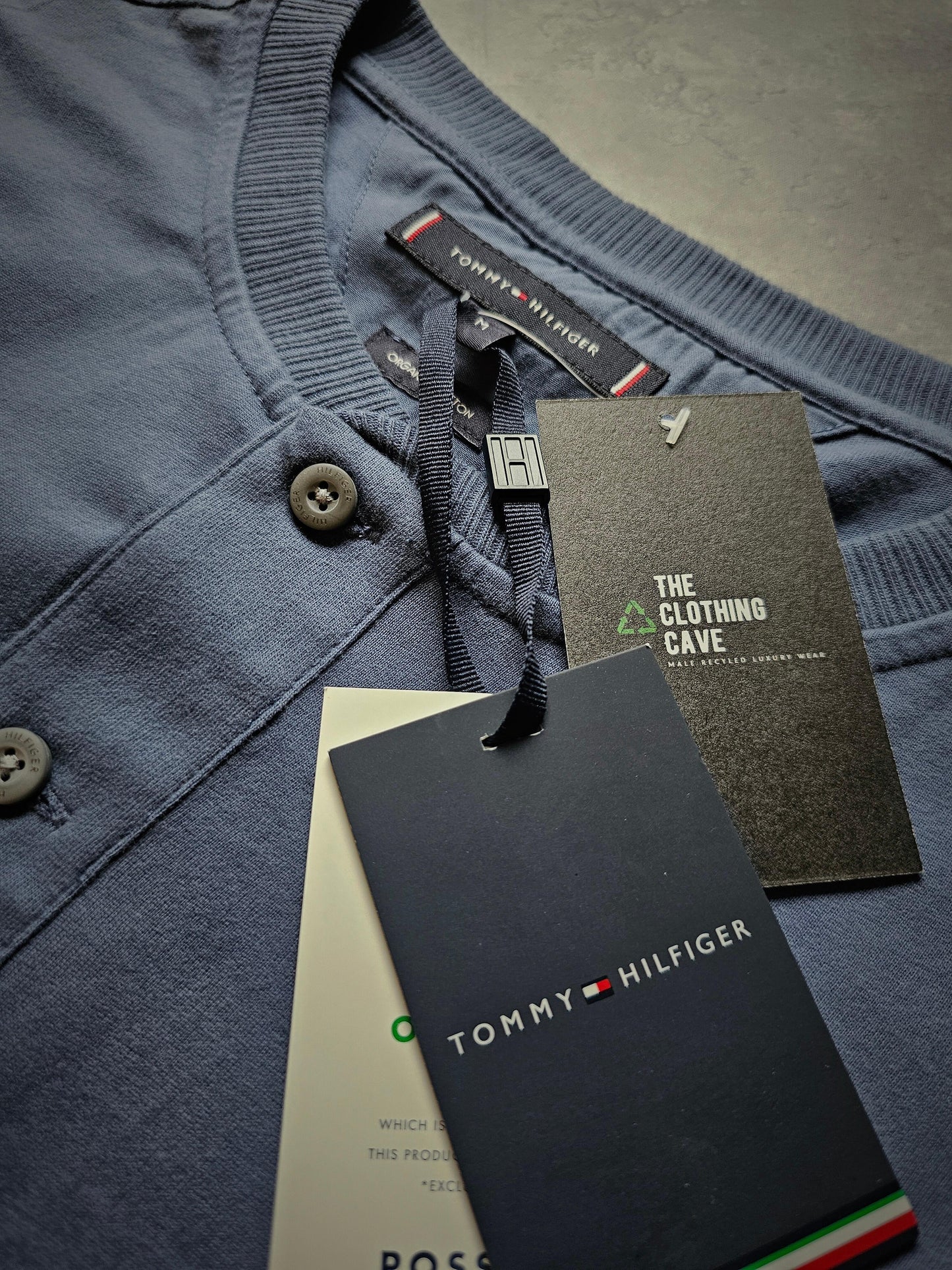 TOMMY HILFIGER Henley in faded Indigo