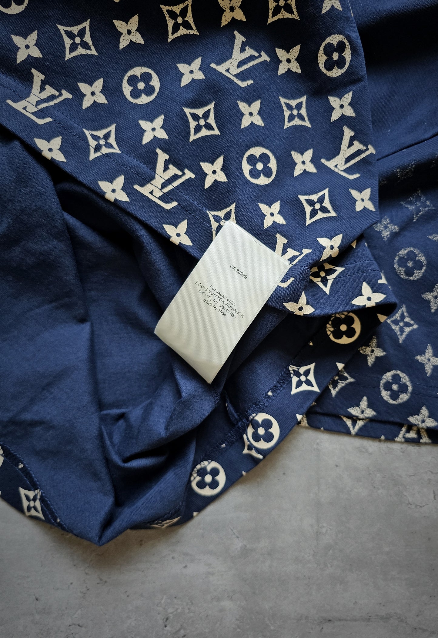 LOUIS VUITTON Gradient Cotton Monogram Navy T-Shirt