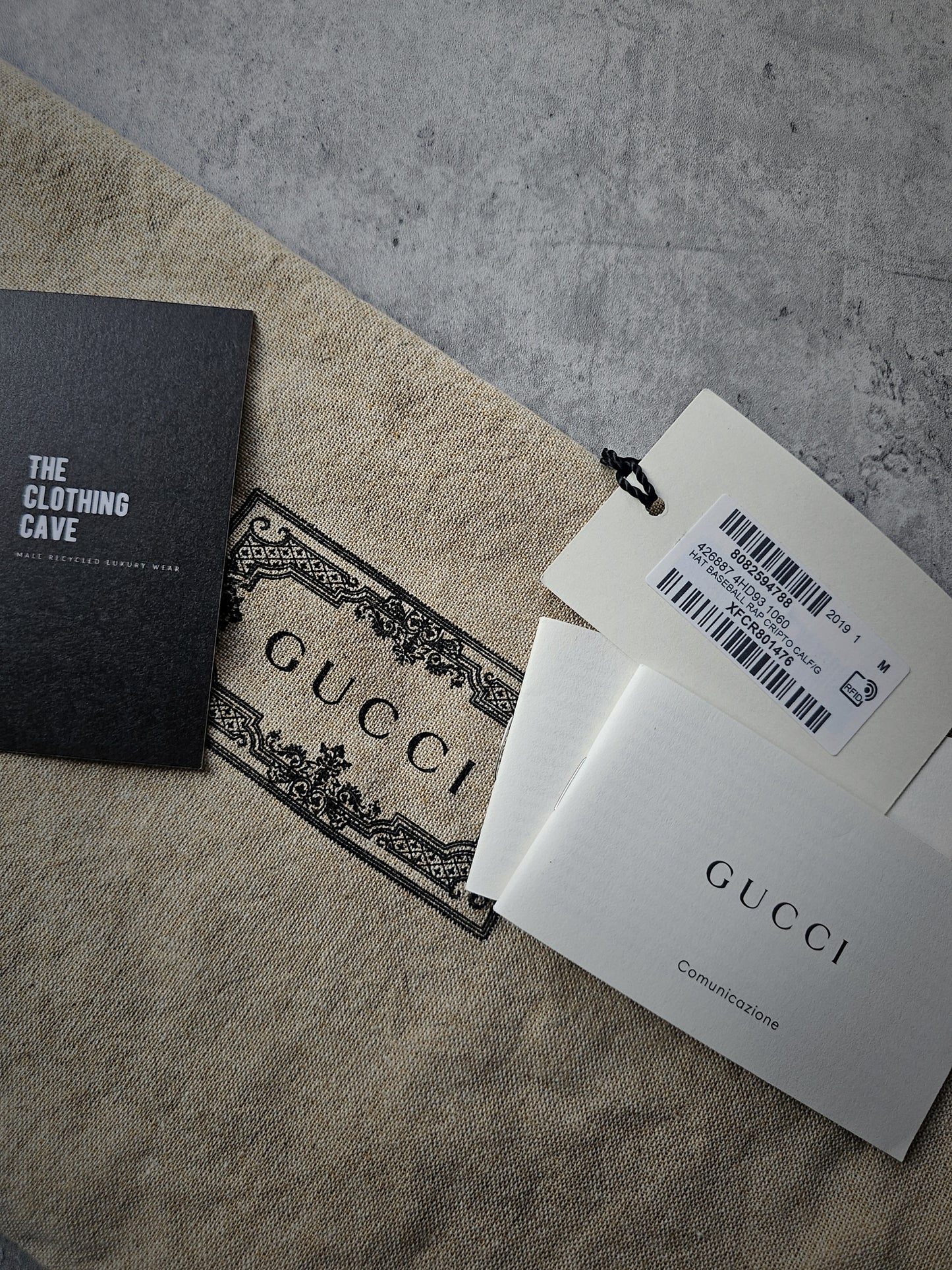 GUCCI Grained Calfskin Logo Tucker Cap