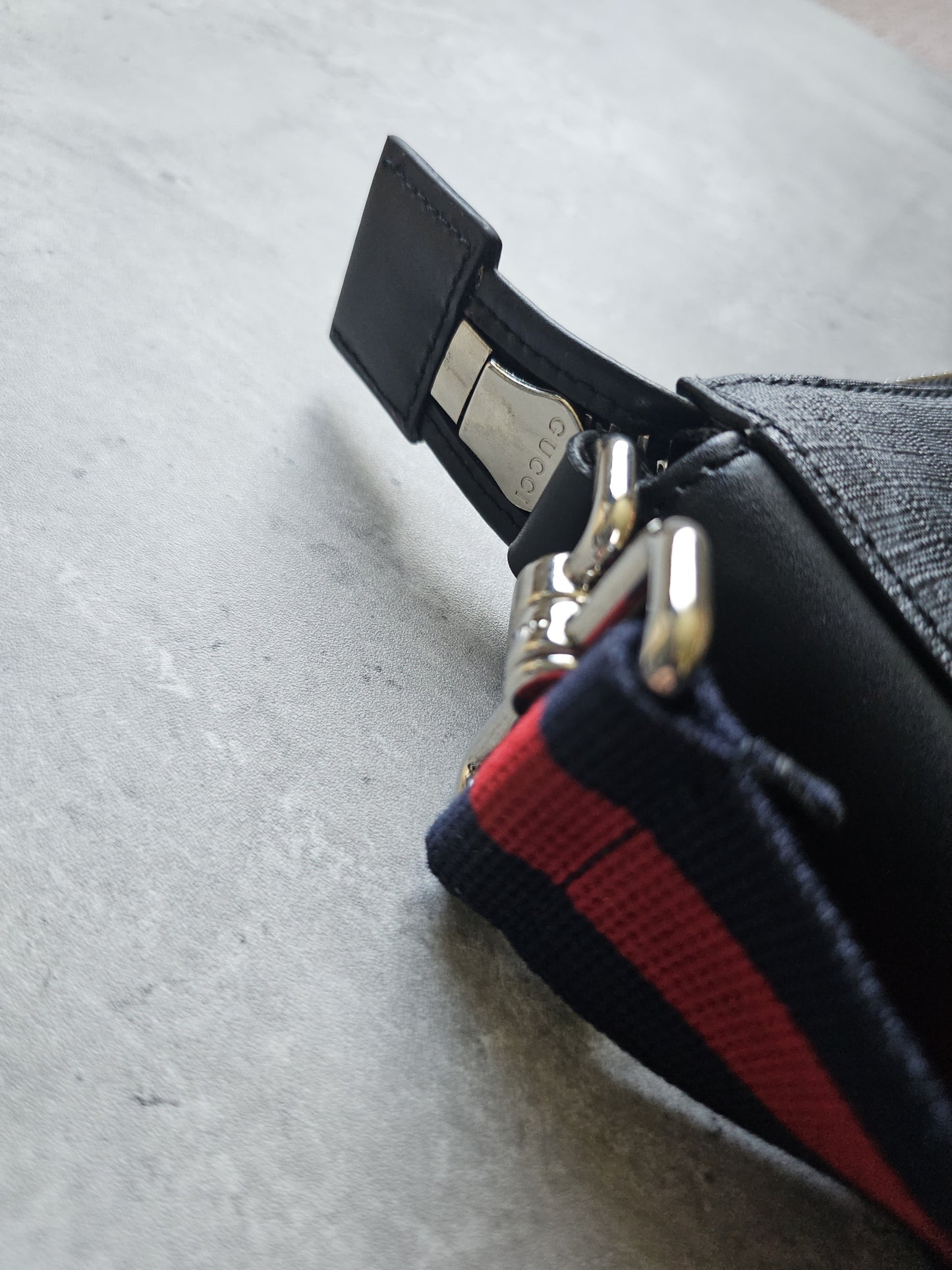 GUCCI GG Supreme Messenger Bag