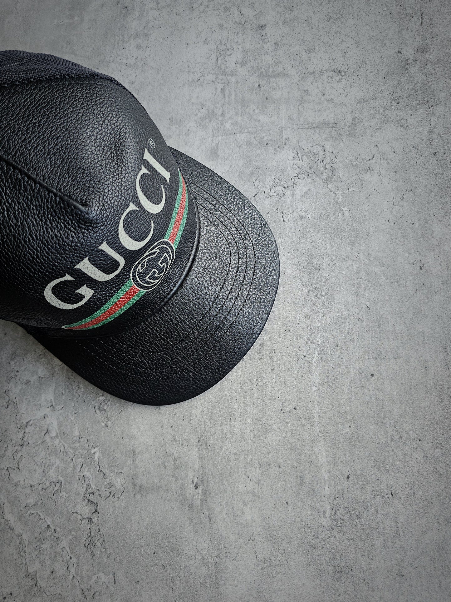 GUCCI Grained Calfskin Logo Tucker Cap