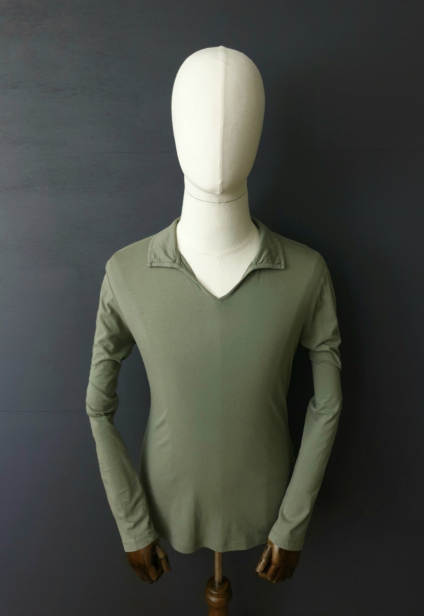 REISS Long Sleeve V-Neck T-Shirt with Collar in Khaki green