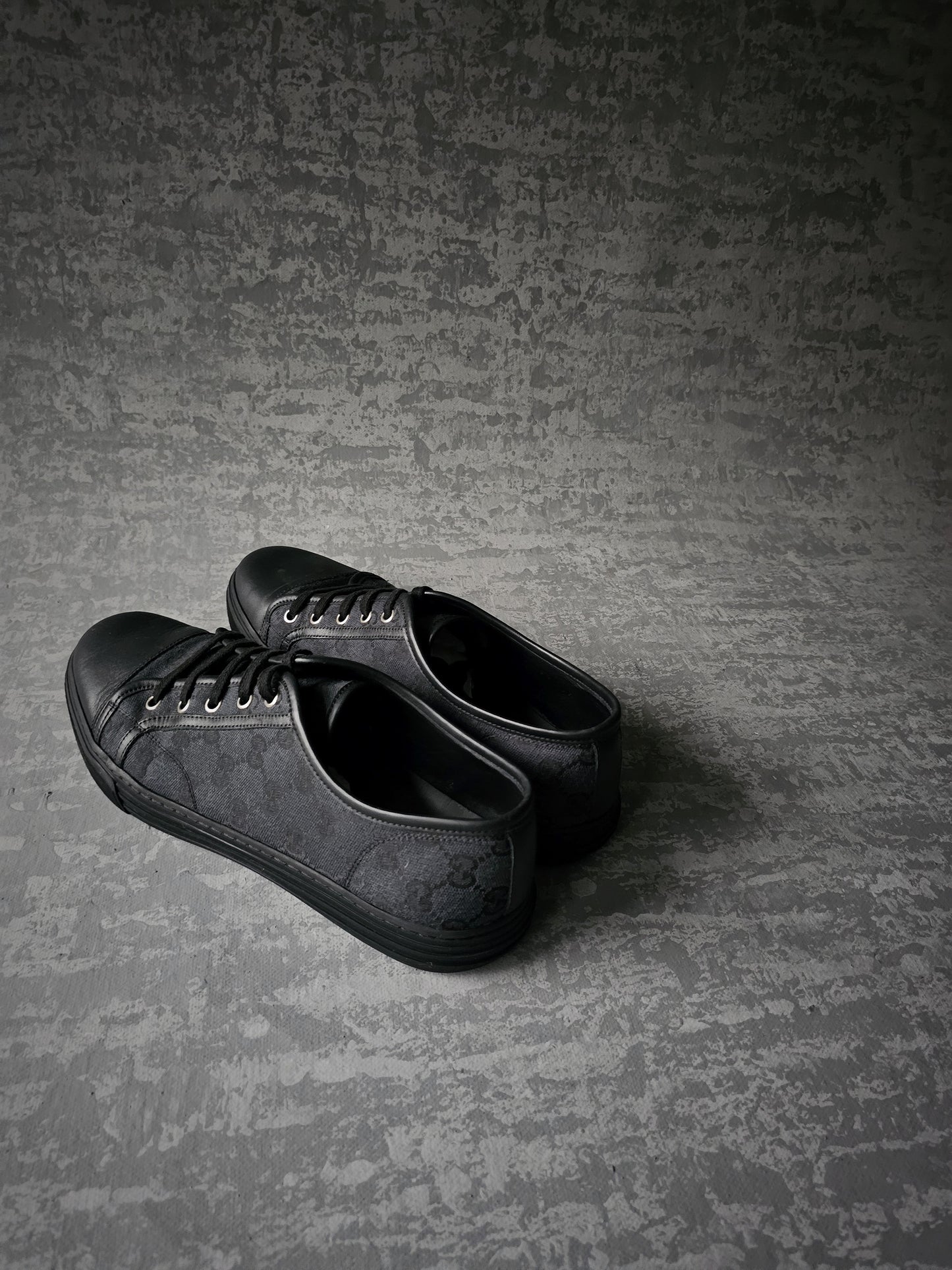 GUCCI GG Supreme Low Grey Sneakers