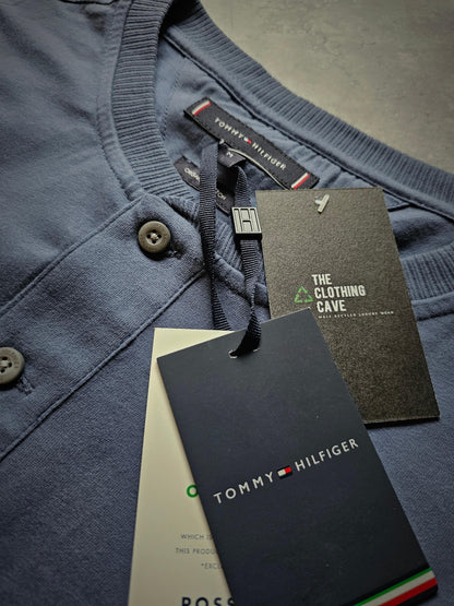 TOMMY HILFIGER Henley in faded Indigo