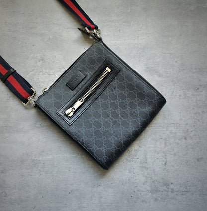 GUCCI GG Supreme Messenger Bag
