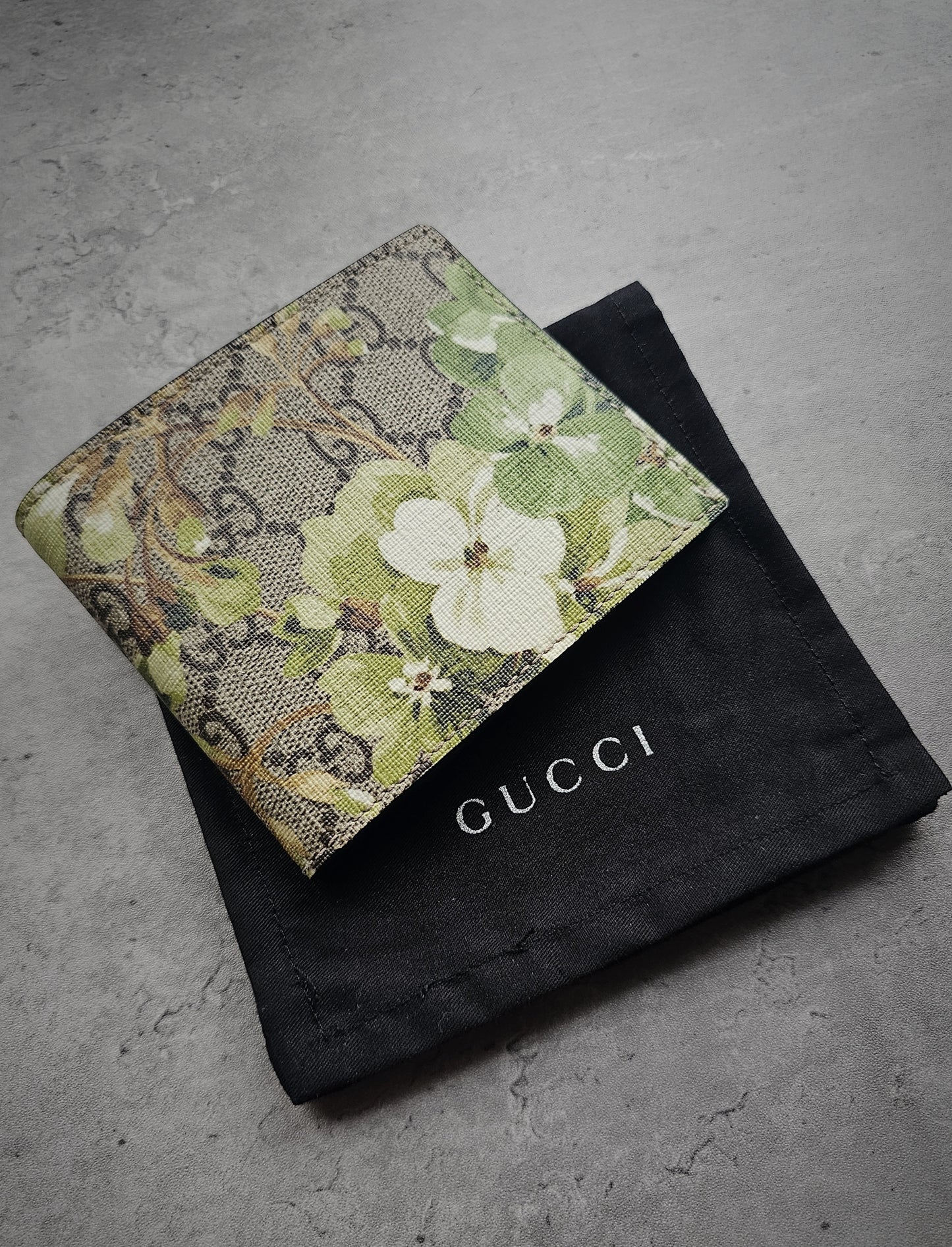 GUCCI GG Supreme Monogram Blooms Bi-Fold Wallet