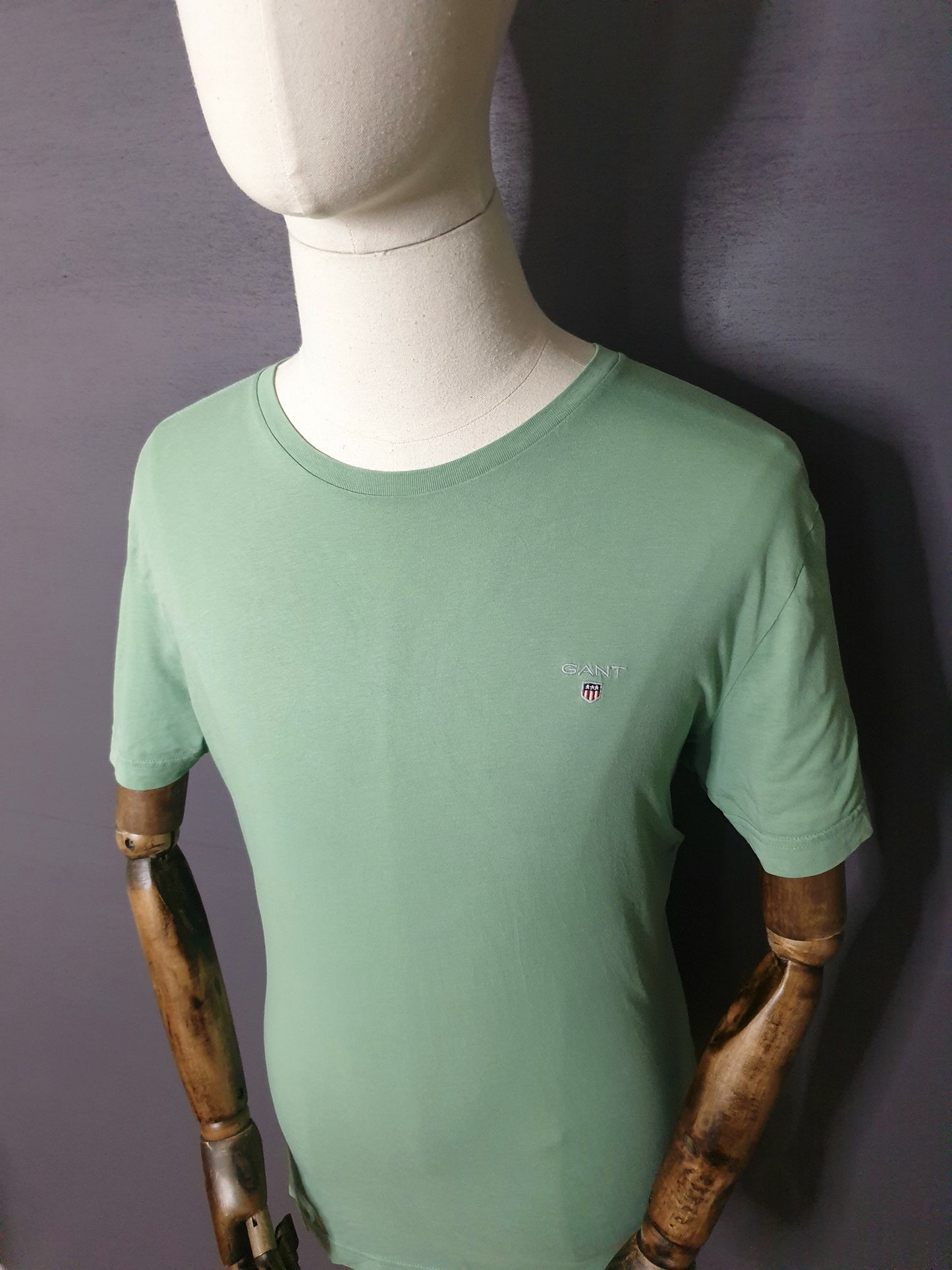 GANT Original Crew Neck Embroidered T-Shirt in Mid Green