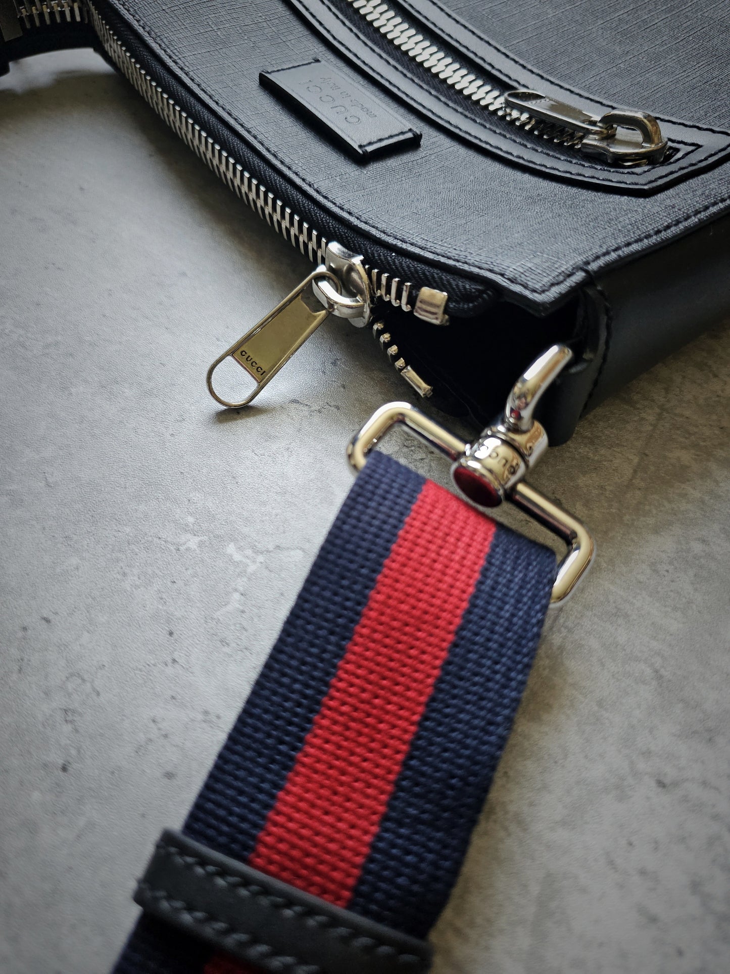 GUCCI GG Supreme Messenger Bag