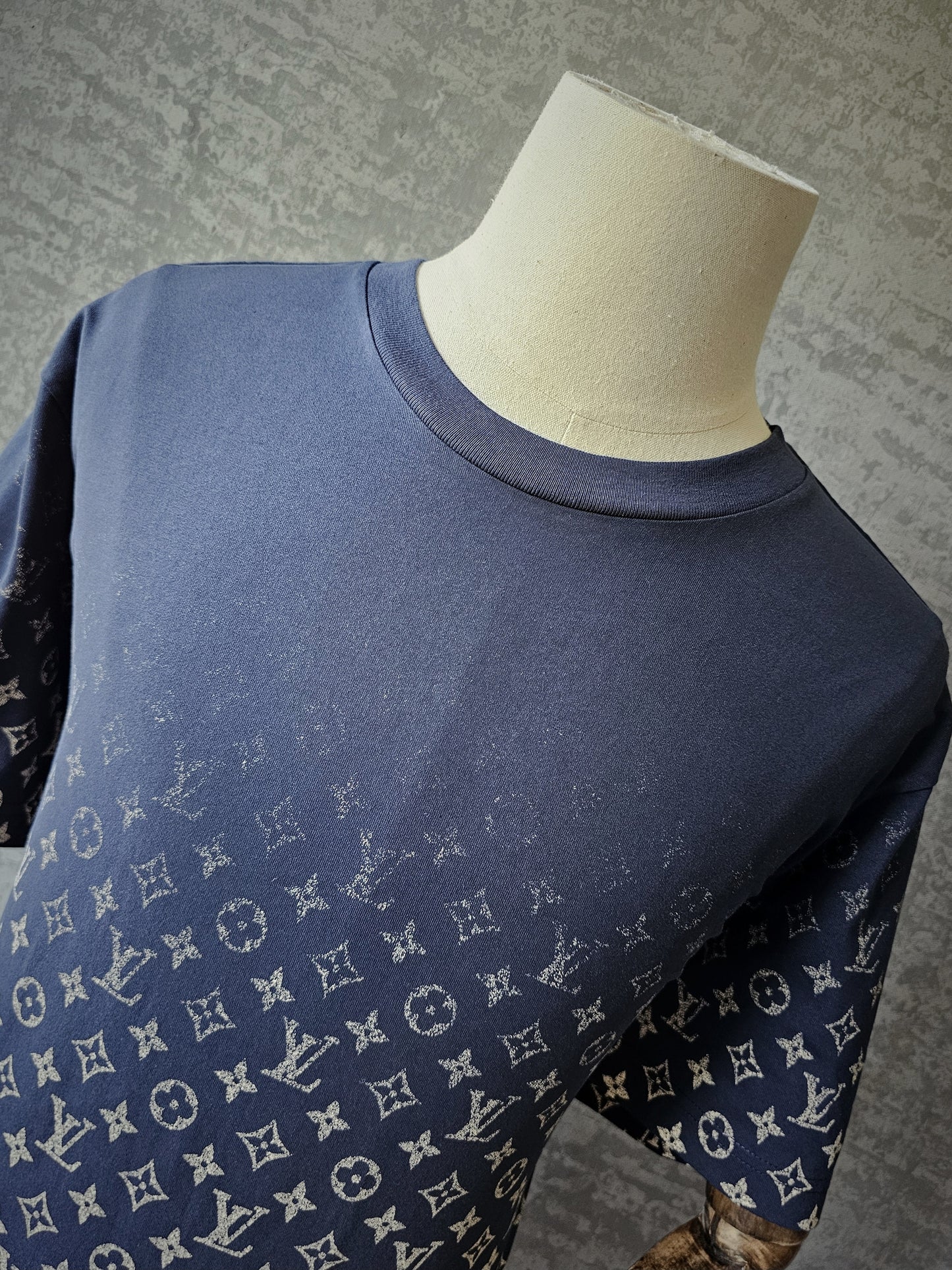 LOUIS VUITTON Gradient Cotton Monogram Navy T-Shirt