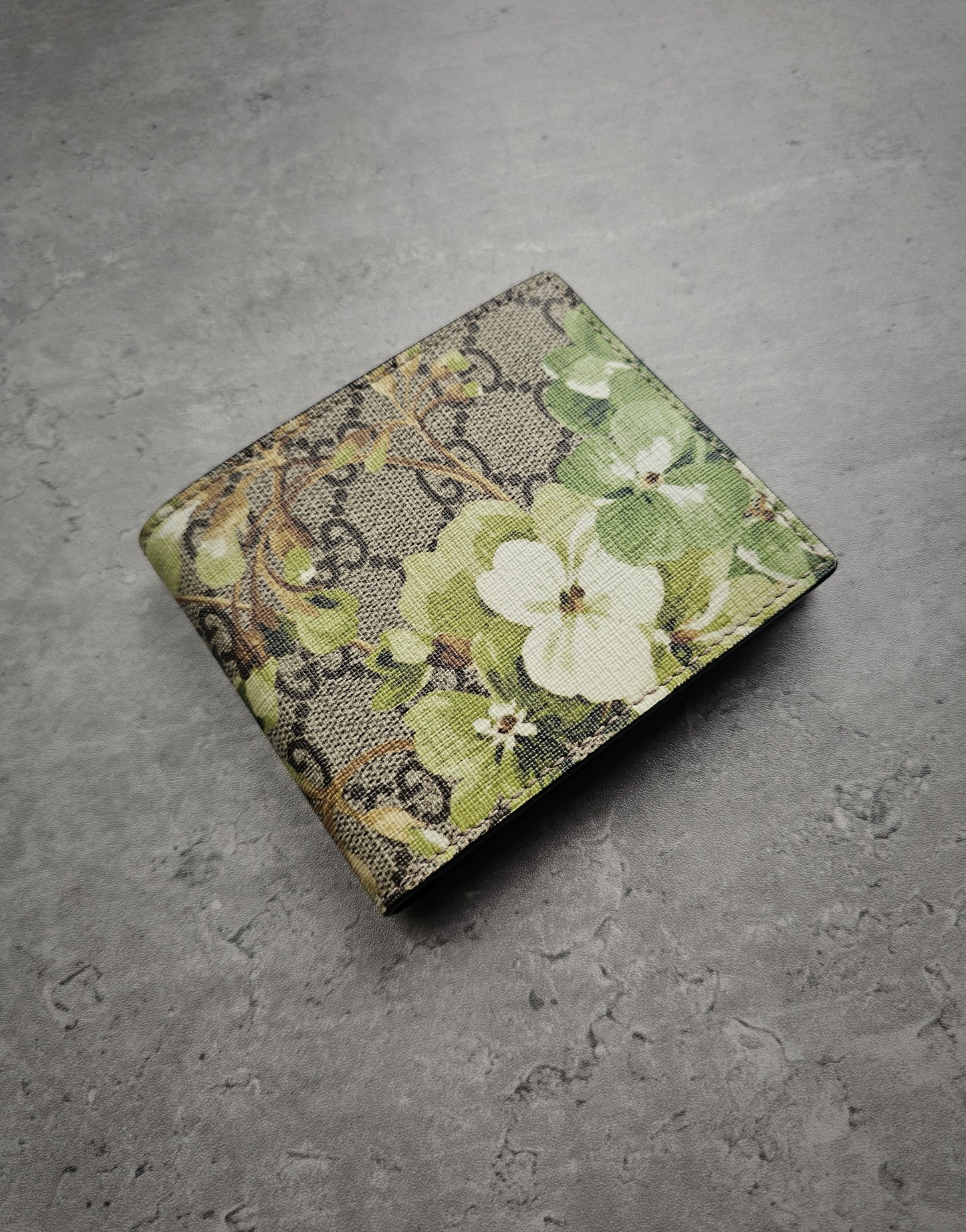 GUCCI GG Supreme Monogram Blooms Bi-Fold Wallet