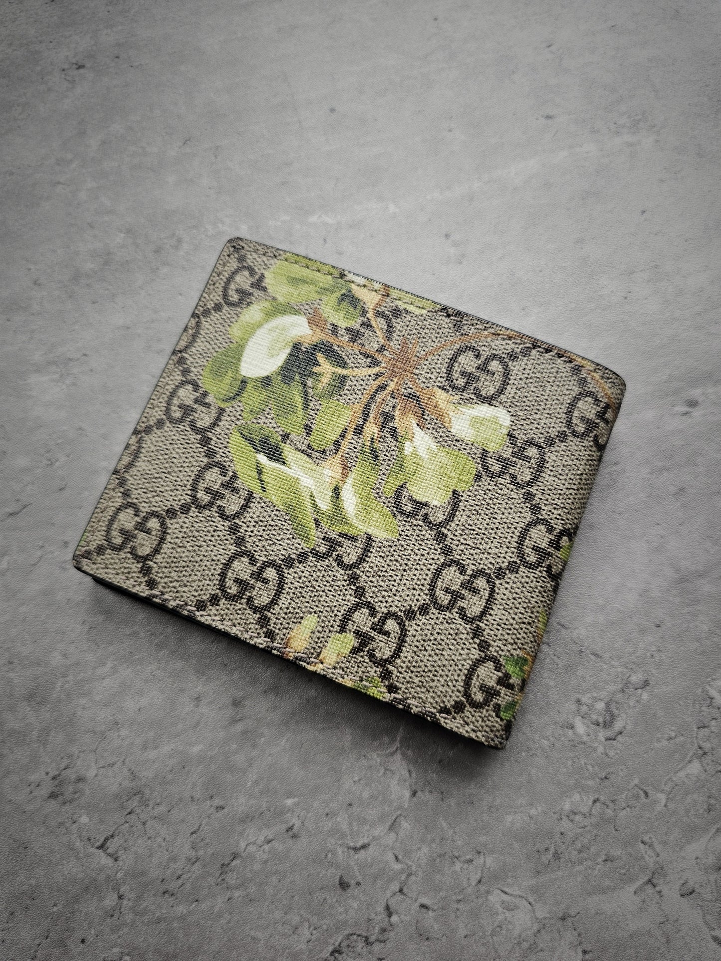 GUCCI GG Supreme Monogram Blooms Bi-Fold Wallet