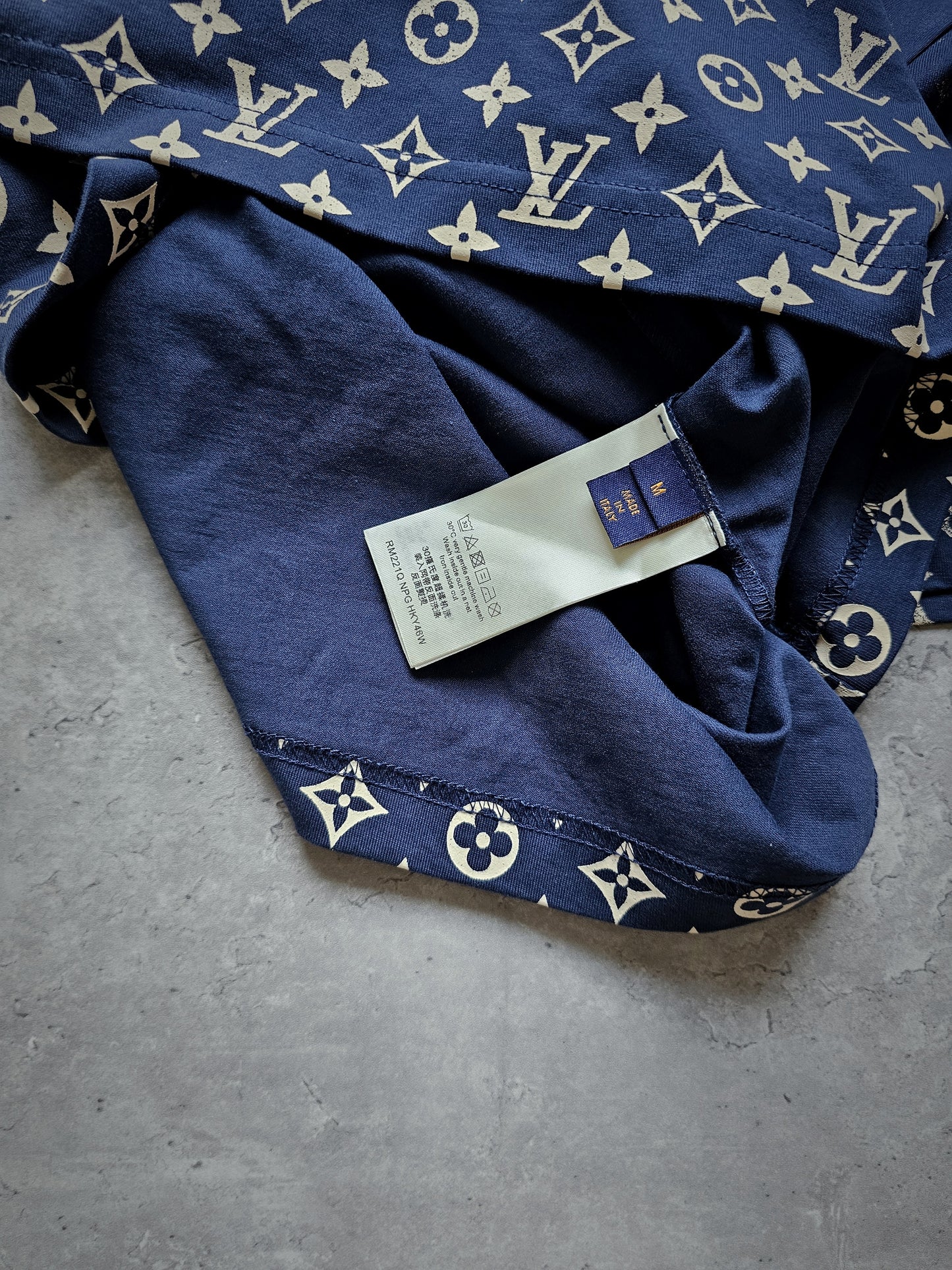 LOUIS VUITTON Gradient Cotton Monogram Navy T-Shirt
