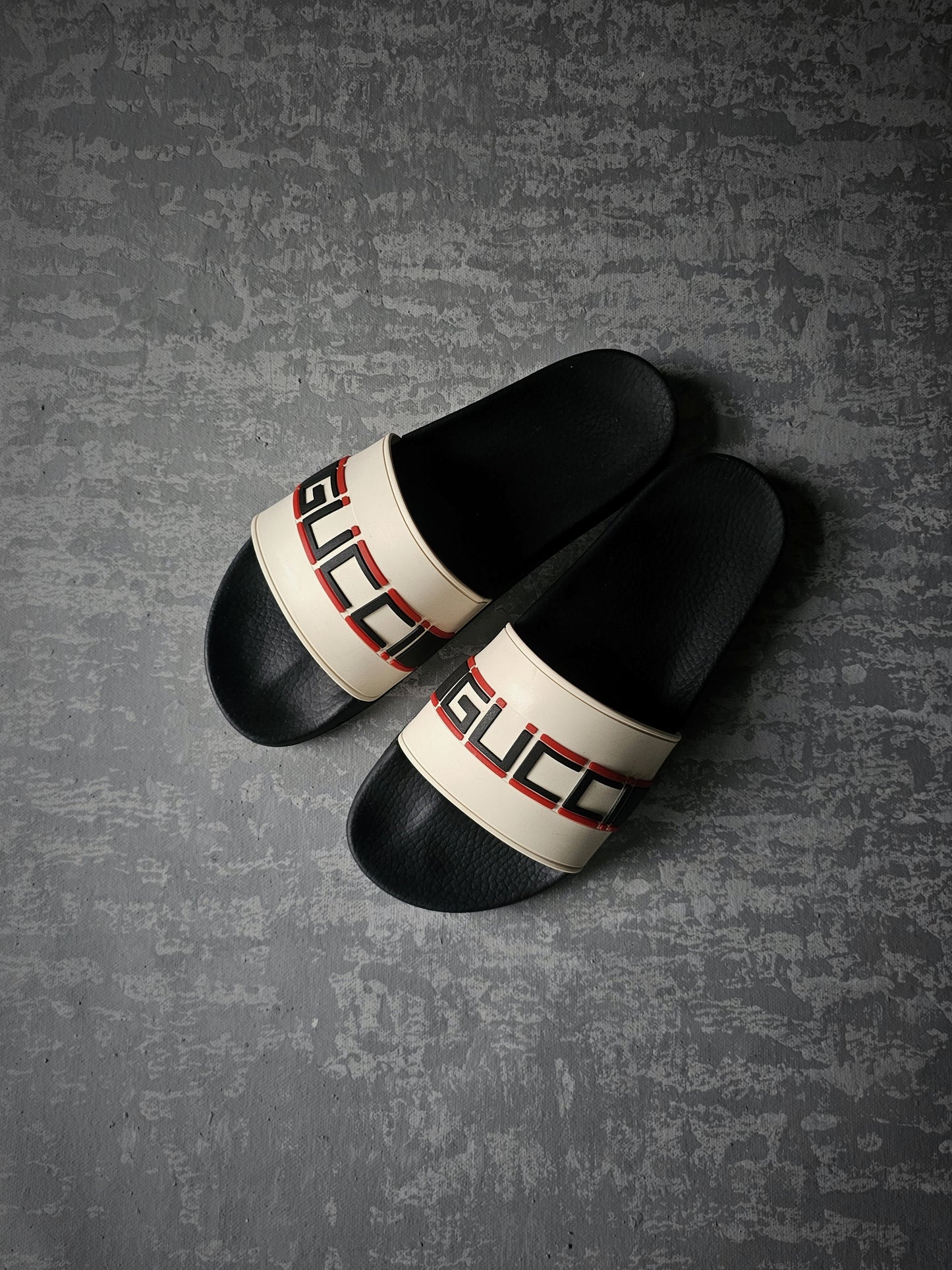 GUCCI Blk/white Nastro Rubber Slides