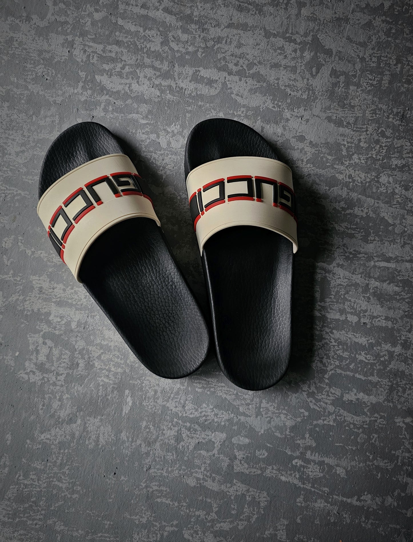 GUCCI Blk/white Nastro Rubber Slides